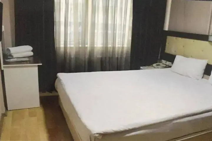 Room 6 of 9