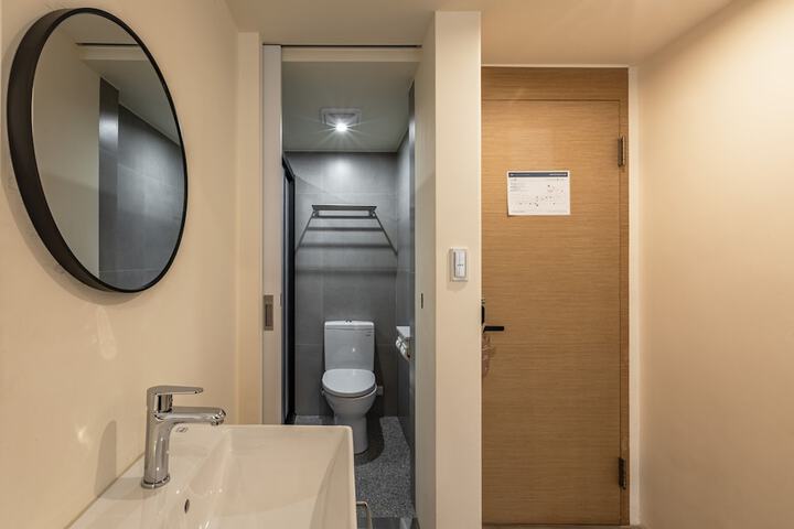 Room 54 of 68