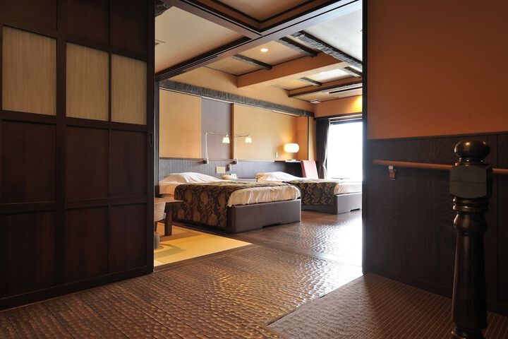 Room 3 of 73