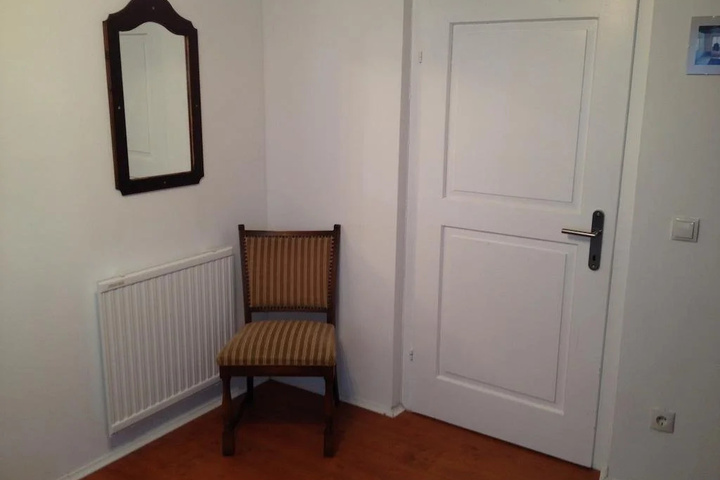 Room 7 of 10