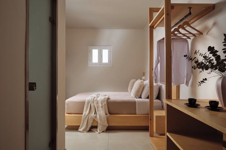 Room 32 of 198