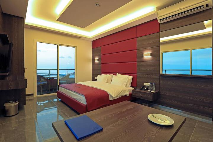 Room 16 of 105
