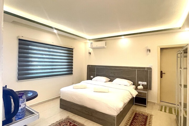 Room 16 of 39