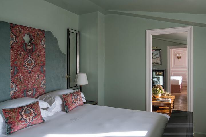 Room 40 of 179