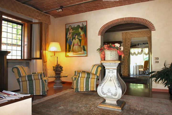 Guest Lobby