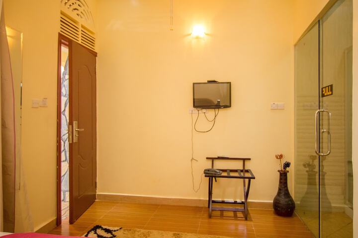 Room 28 of 76