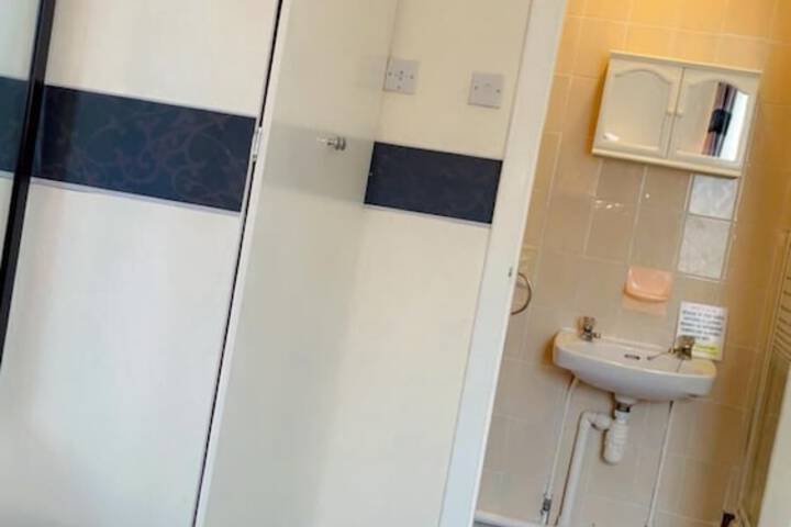 Room 93 of 143