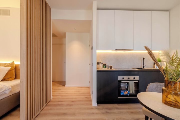 Room 17 of 28