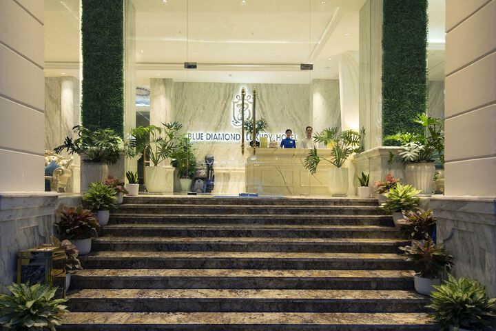 Exterior of Diamond Hill Hotel