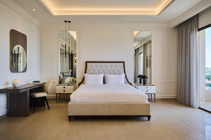 Room 111 of 400