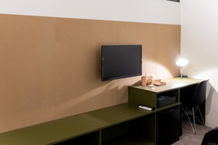 Room 110 of 214