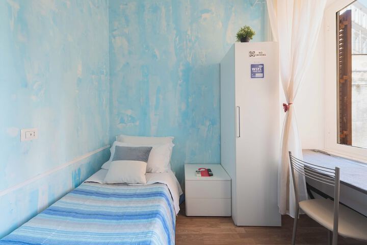 Room 12 of 80
