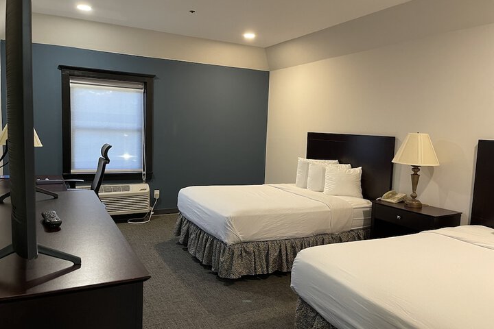 1 Queen Bed Deluxe Room (24 of 32)
