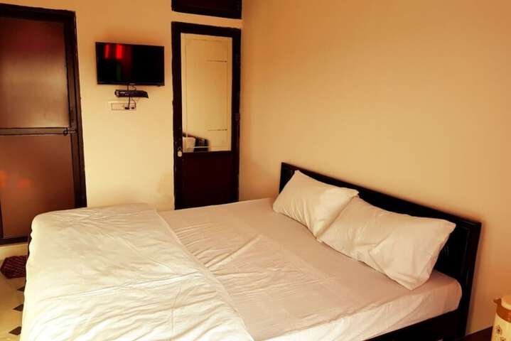 Room 6 of 10
