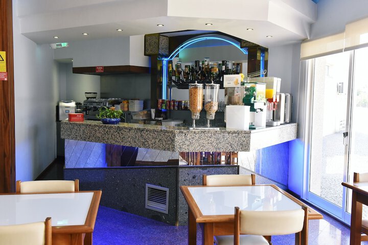Lounge 50 of 70