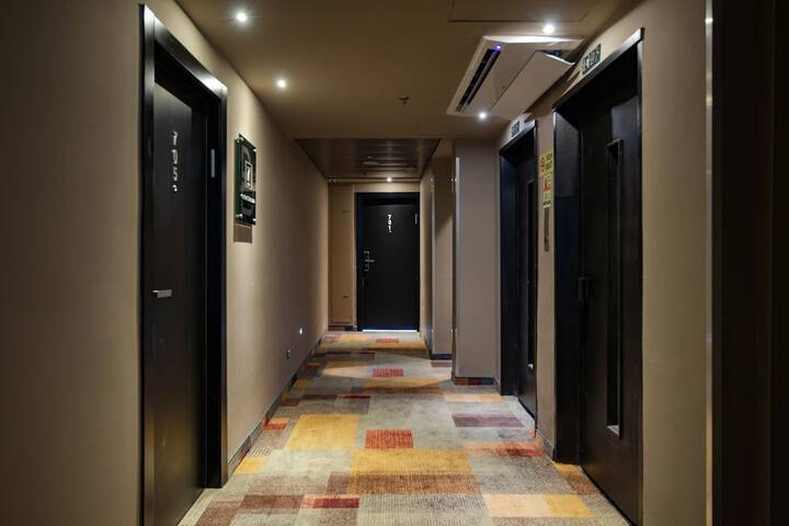 Room 8 of 65