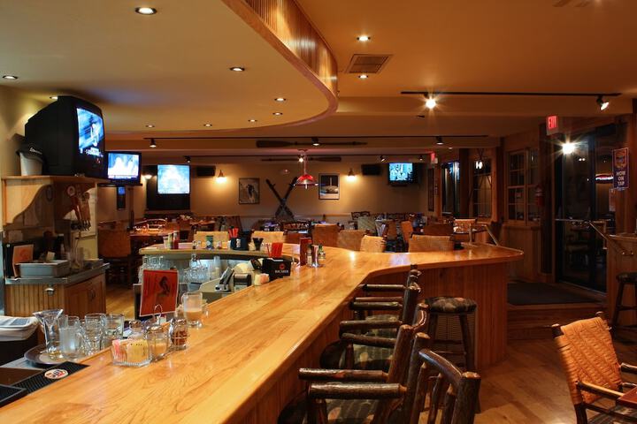 Lounge 47 of 66