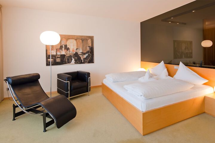 Room 6 of 43