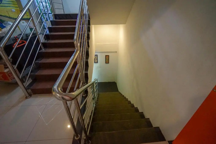 Room 7 of 9