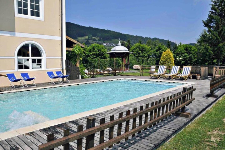 Pool Hotel