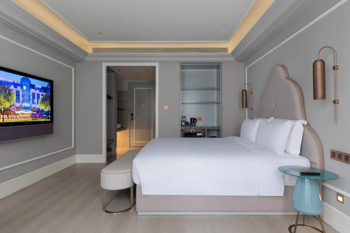 Room 27 of 40