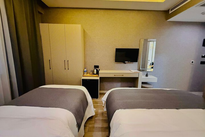 Room 10 of 36