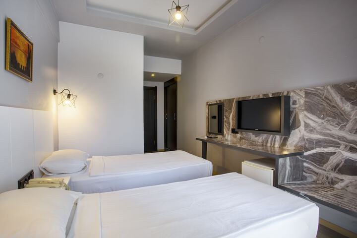 Room 10 of 44