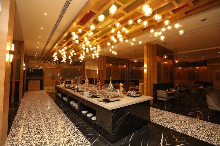 Dining 15 of 24