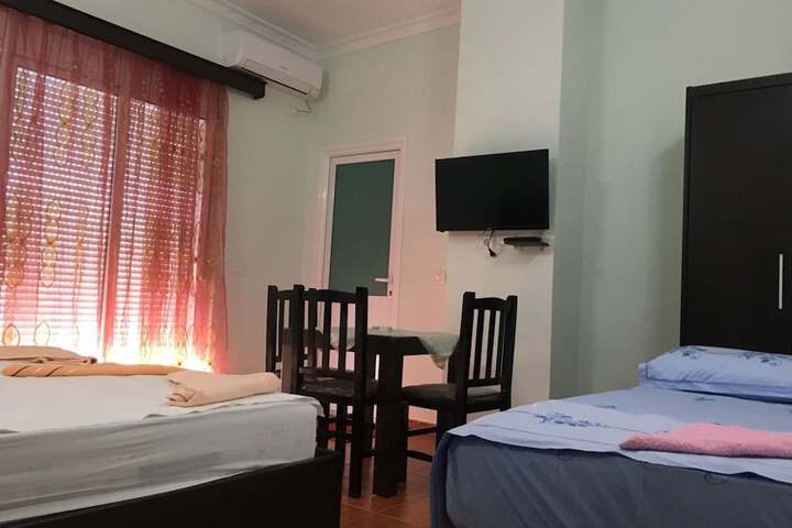 Room 5 of 43