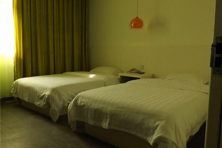 Room 8 of 16