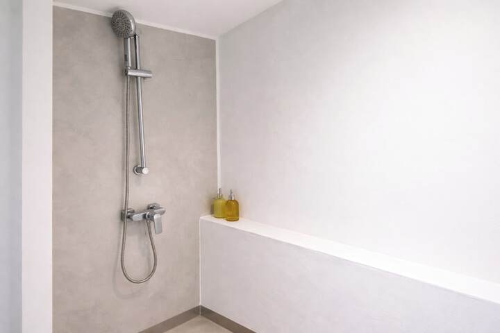 Room 6 of 46