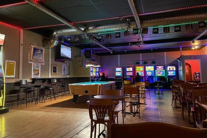 Lounge 16 of 20