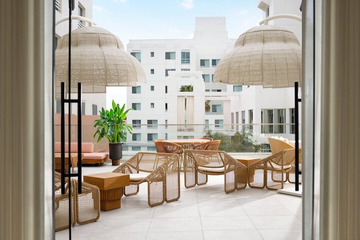 Lobby lounge