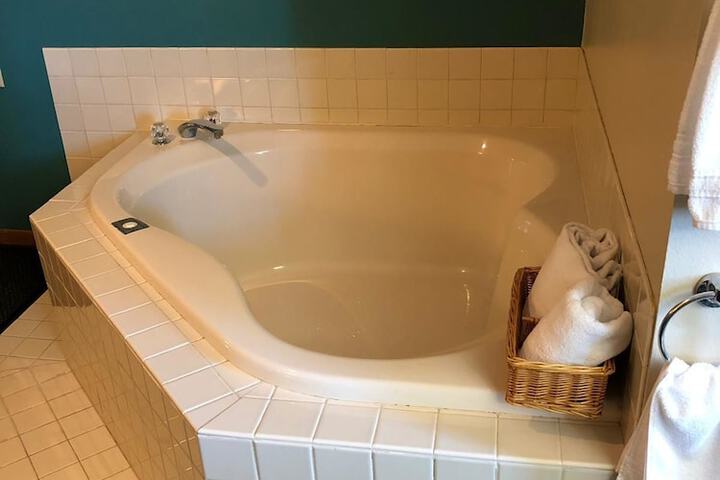 Hot Tub 22 of 35