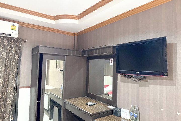 Room 18 of 34