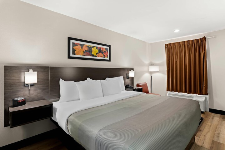Room 8 of 30