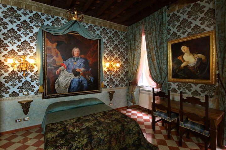 Room 10 of 55