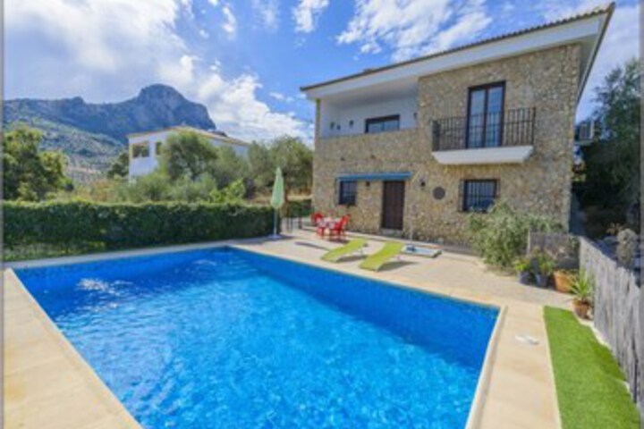 104240 House in El Gastor