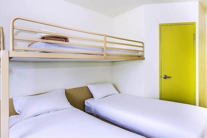Room 27 of 41