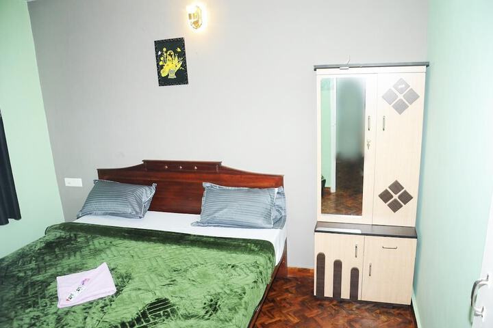 Room 4 of 26