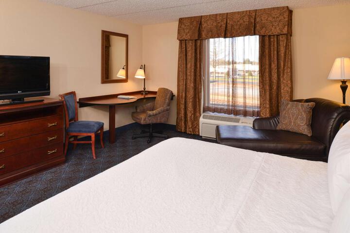 1 King Bed (17 of 18)
