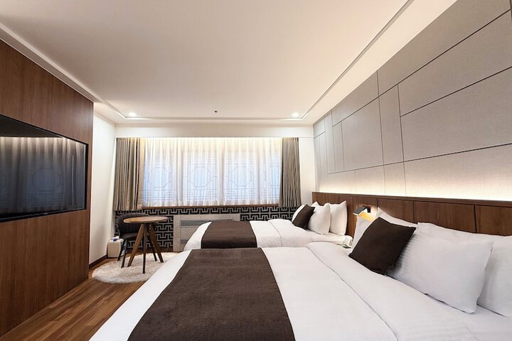 Room 10 of 36