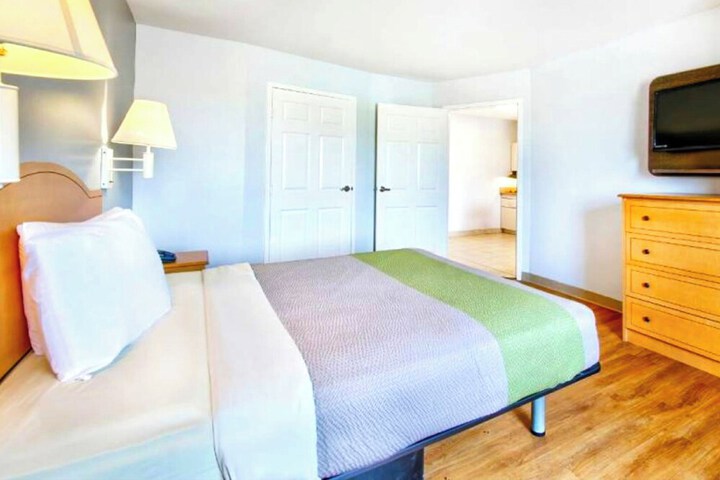 Room 11 of 26