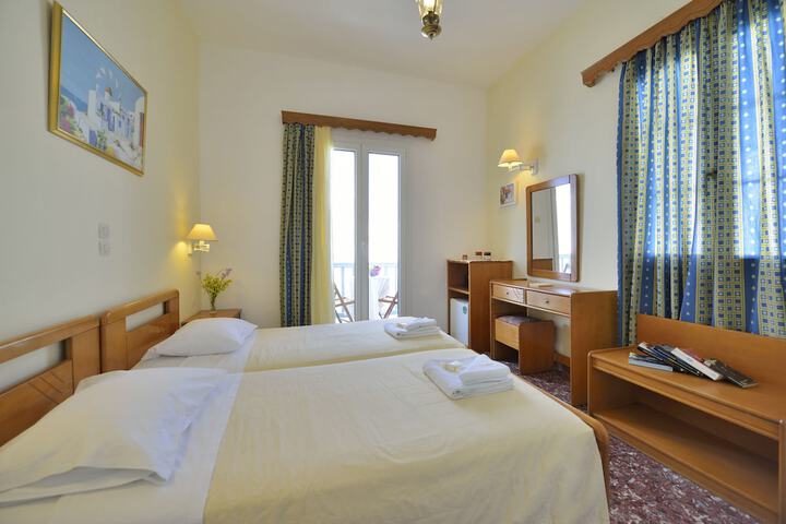 Room 6 of 25