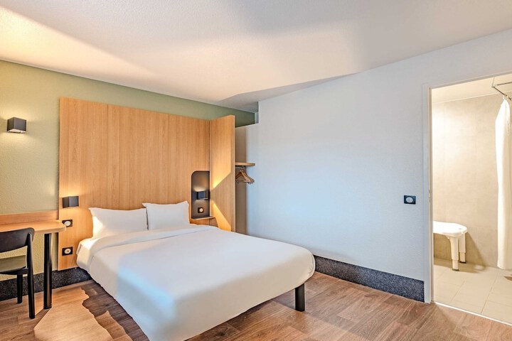 Room 10 of 24