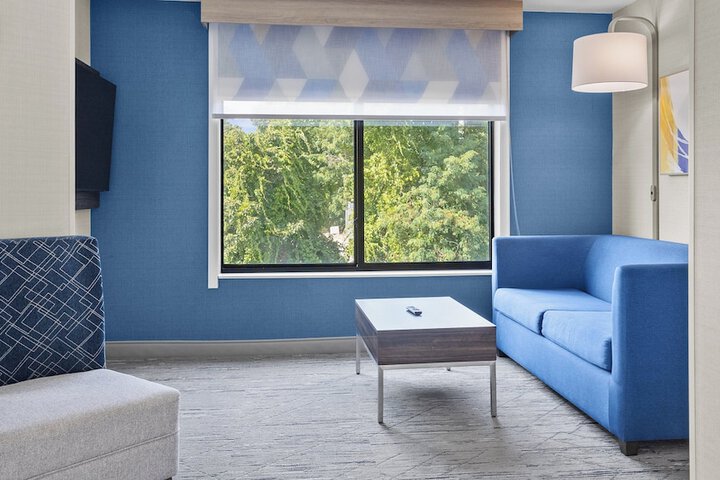 Room 43 of 85