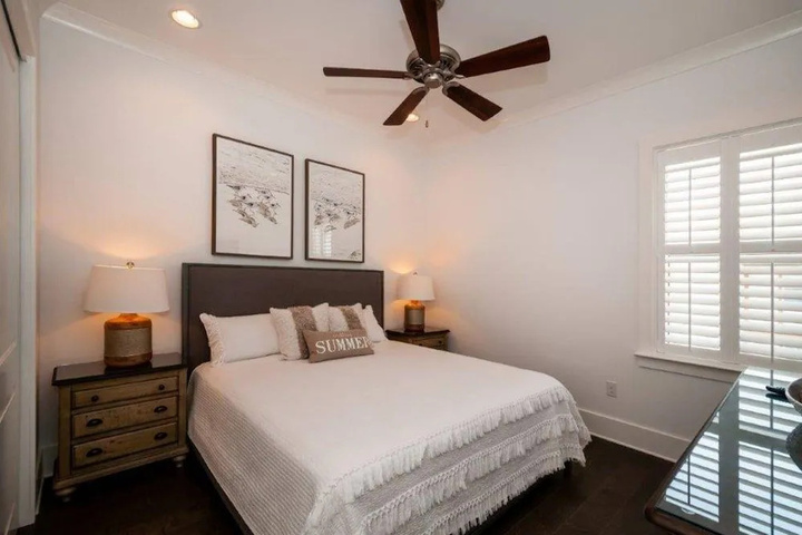 Room 4 of 22