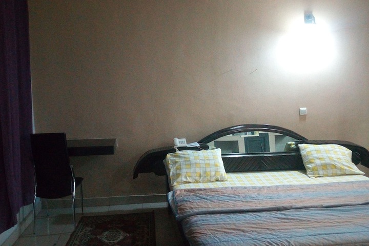 Room 3 of 20