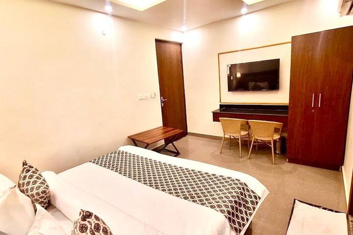Room 4 of 27
