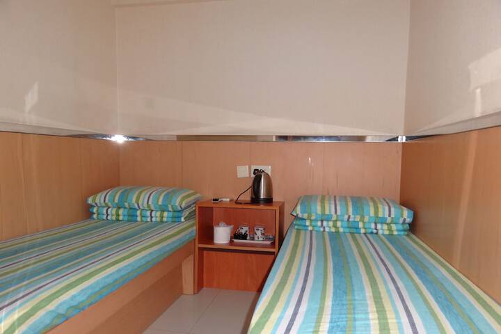 Room 9 of 32